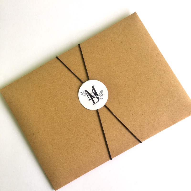 

MINIMALIST ELEGANT INVITATION WITH ENVELOPE