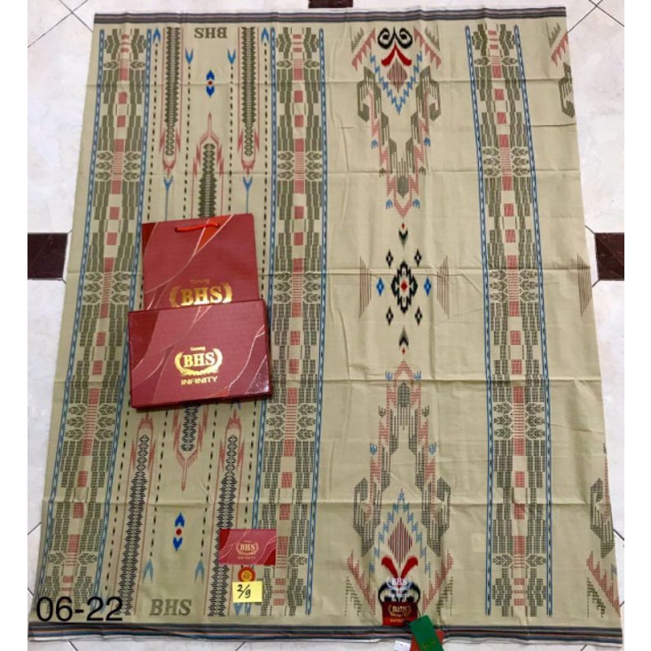 SARUNG BHS SIGNATURE MS GOLD MOTIF SSE HITAM