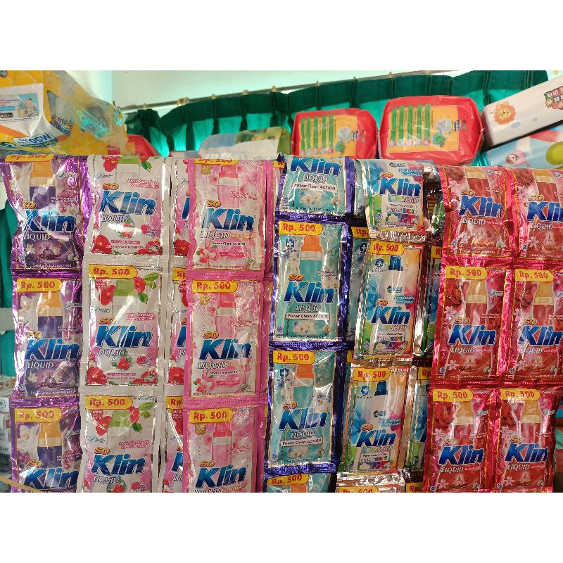 SOKLIN LIQUID DETERGENT RENTENG isi 12 sachet