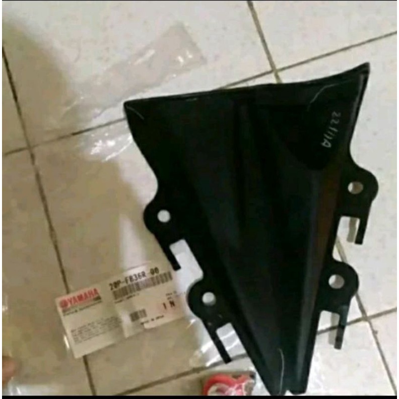 Cover dudukan visor R15 lama V2 original yamaha