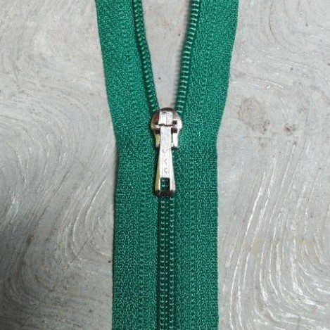Resleting YKK 15 cm Hijau Tua