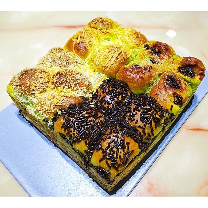 

Bread Roti sobek pandan 4 rasa coklat-keju-kelapa-kismis cinnamon