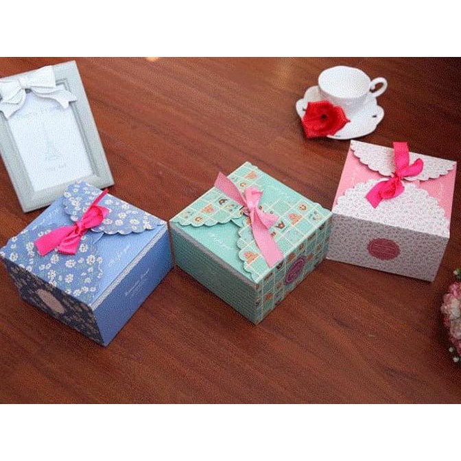 

Paper Gift Box Kue Kotak 14.5x14x9Cm