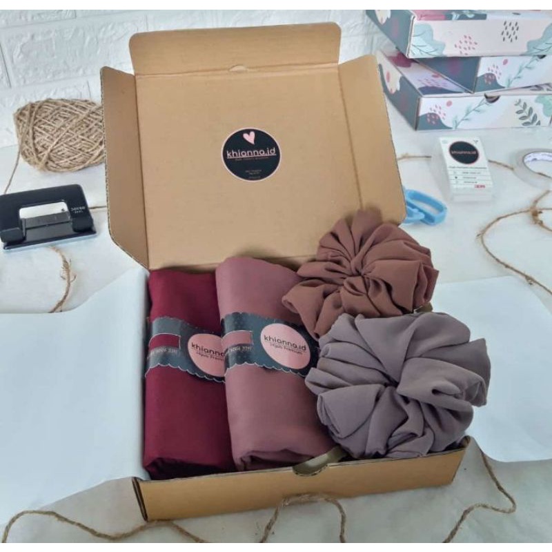 

HAMPERS HIJAB/HAMPERS RUSTICT MURAH/KADO ULANG TAHUN