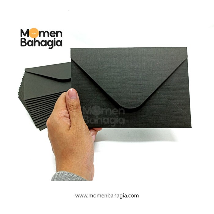 

MENYURAT-SURAT- AMPLOP BARONIAL HITAM ROUNDED A6 11X16CM PREMIUM -SURAT-MENYURAT.