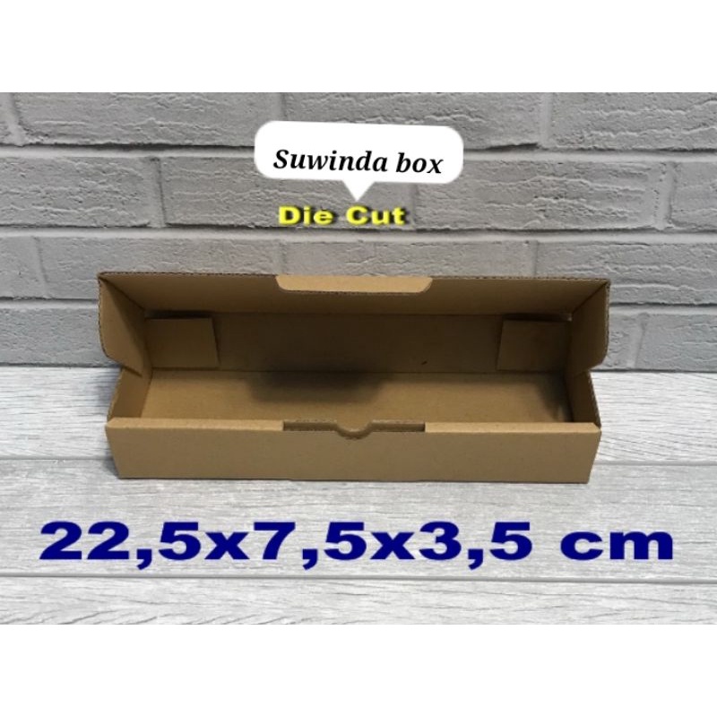 

KARDUS/KARTON/BOX Uk. 22,5x7,5x3,5 cm .....model kardus pizza