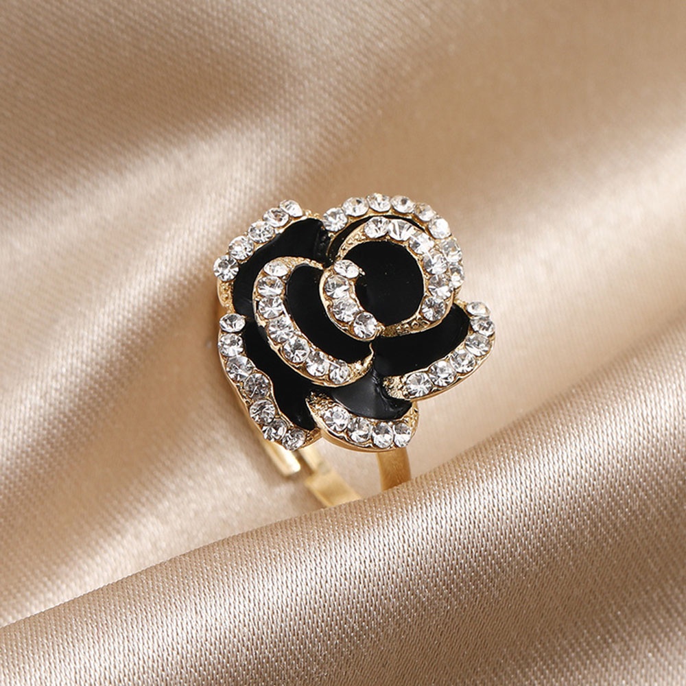 Cincin Wanita Bentuk Bunga Mawar Hitam Adjustable Warna Emas Gaya Vintage Untuk Hadiah Valentine