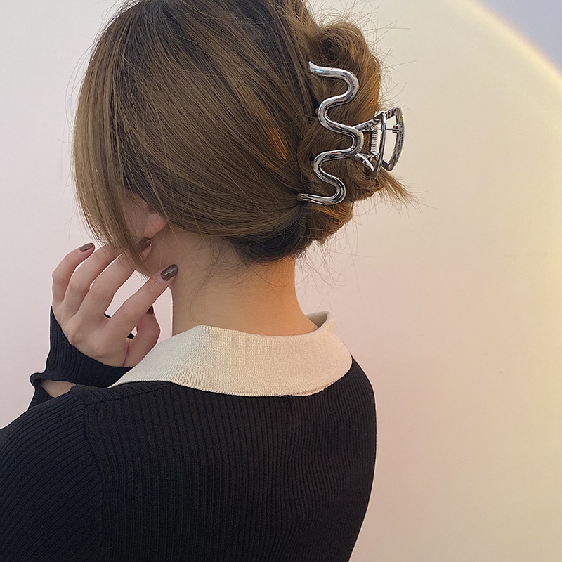 8.5CM JEPIT BESI WAVE M-SHAPE METAL GOLD SILVER GLOSSY SHINY LARGE JEPITAN RAMBUT MODEL GELOMBANG BENTUK M JEDAI BESAR WANITA KOREA HAIR CLIP CLAW FRENCH RETRO ELEGANT AKSESORIS WANITA ANAK HAIRCLIP BESAR TEBAL KUAT