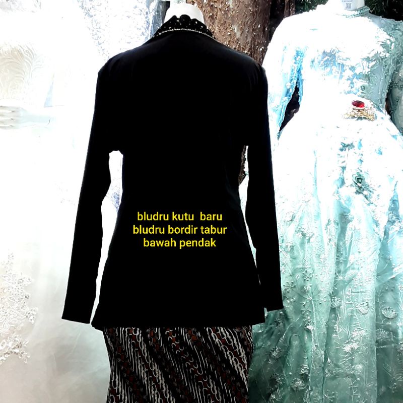 Kebaya Kutu Baru Bludru Kombinasi Bunga / TRIDI