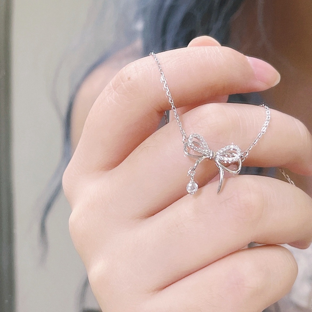 Kalung Desain Pita Aksen Berlian Gaya Retro Untuk Wanita