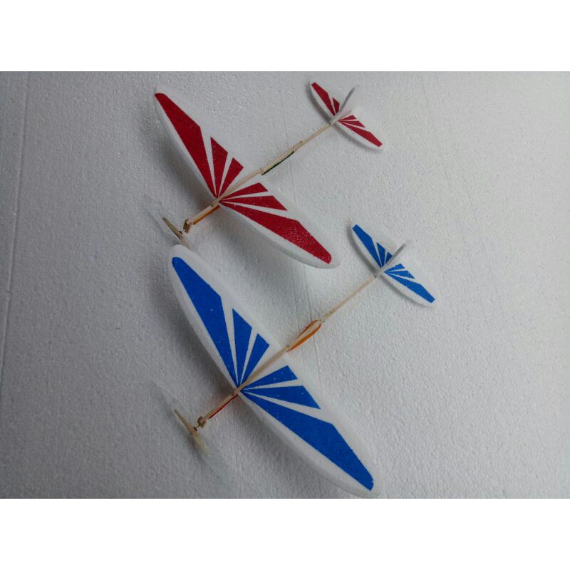 pesawat terbang tenaga karet