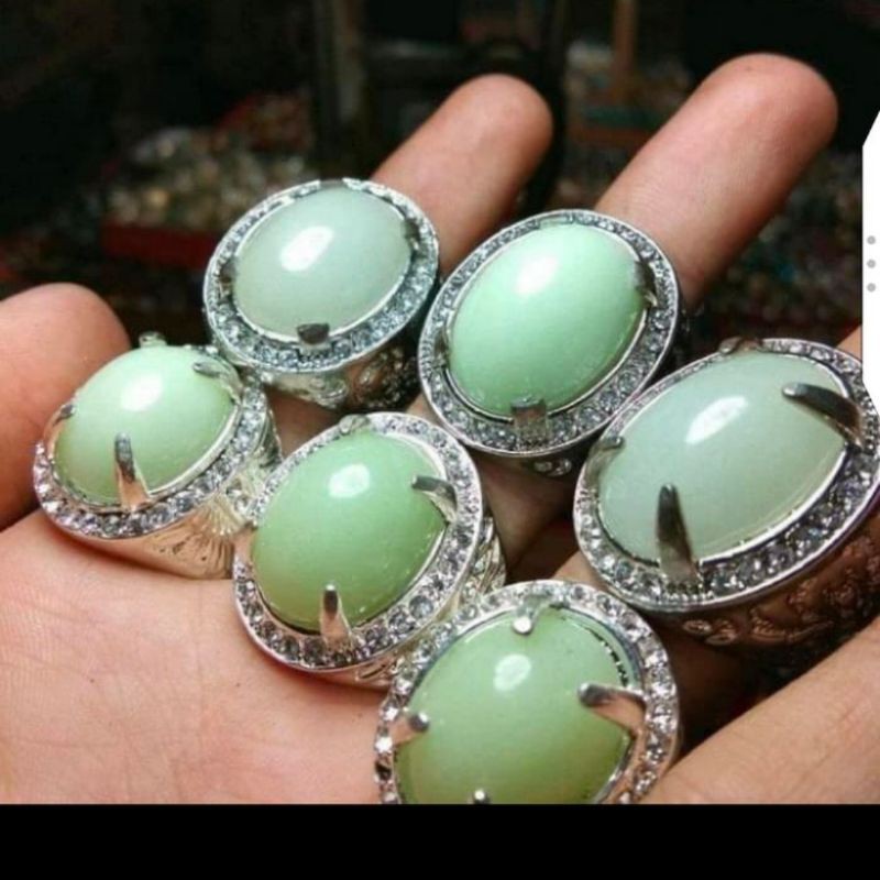 cincin batu pospor hijau