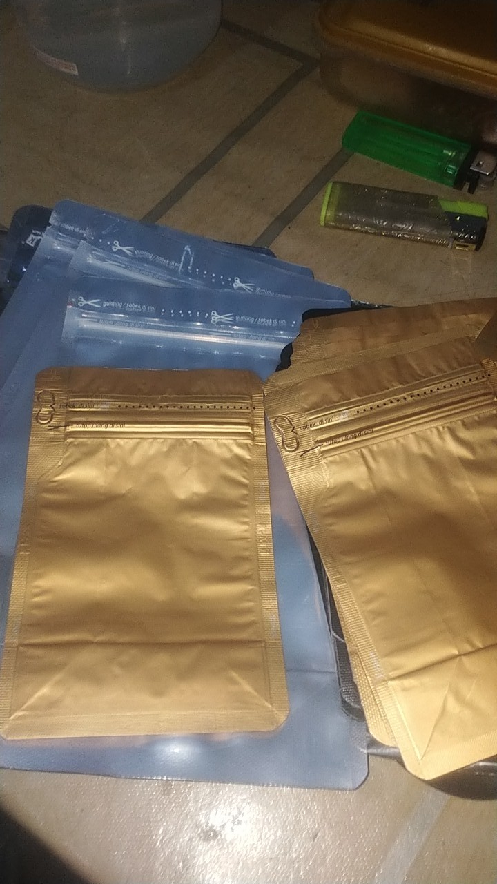 Gusset Flat Bottom 250g Plastik Klip Kemasan Kopi Foil Gold Zipper