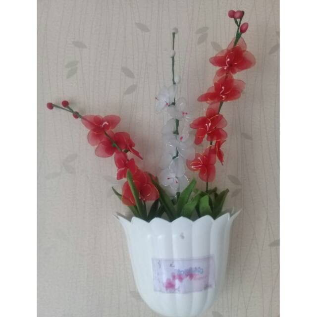 Bunga Anggrek Hias + Pot Tempel