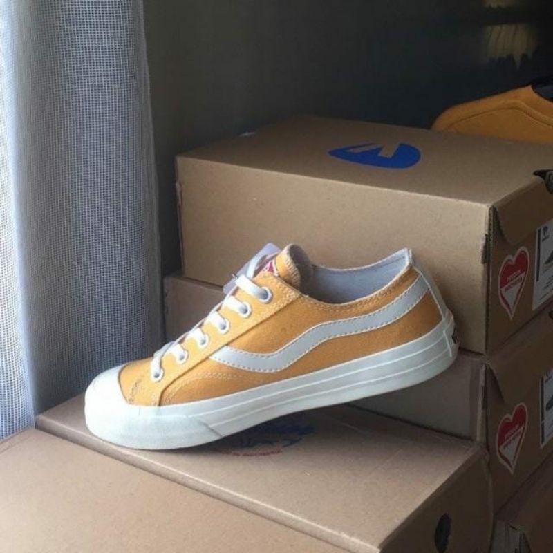 SEPATU VENTELA PUBLIC LOW YELLOW VENTELA PUBLIC