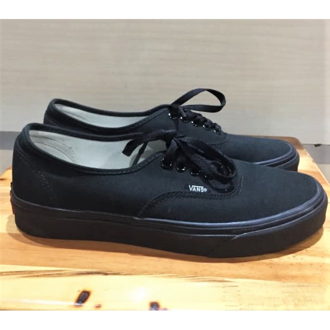 VANS AUTHENTIC TERBARU FULL BLACK AND WHITE - VANS ERA AUTHENTIC | Shopee Indonesia