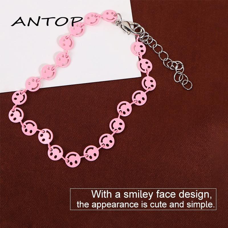 Kalung Rantai Clavicle Pendek Desain Smiley Face Bahan Metal Dapat Ditumpuk