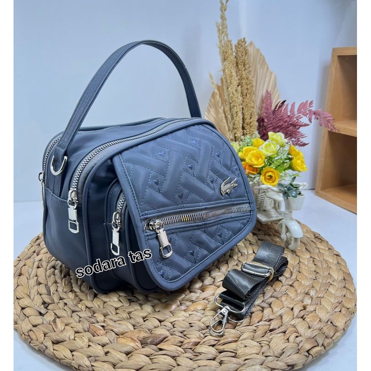 TAS SLEMPANG TUTUP KARET BANYAK  RUANG SLETING MIRING  SIZE 22X18CM