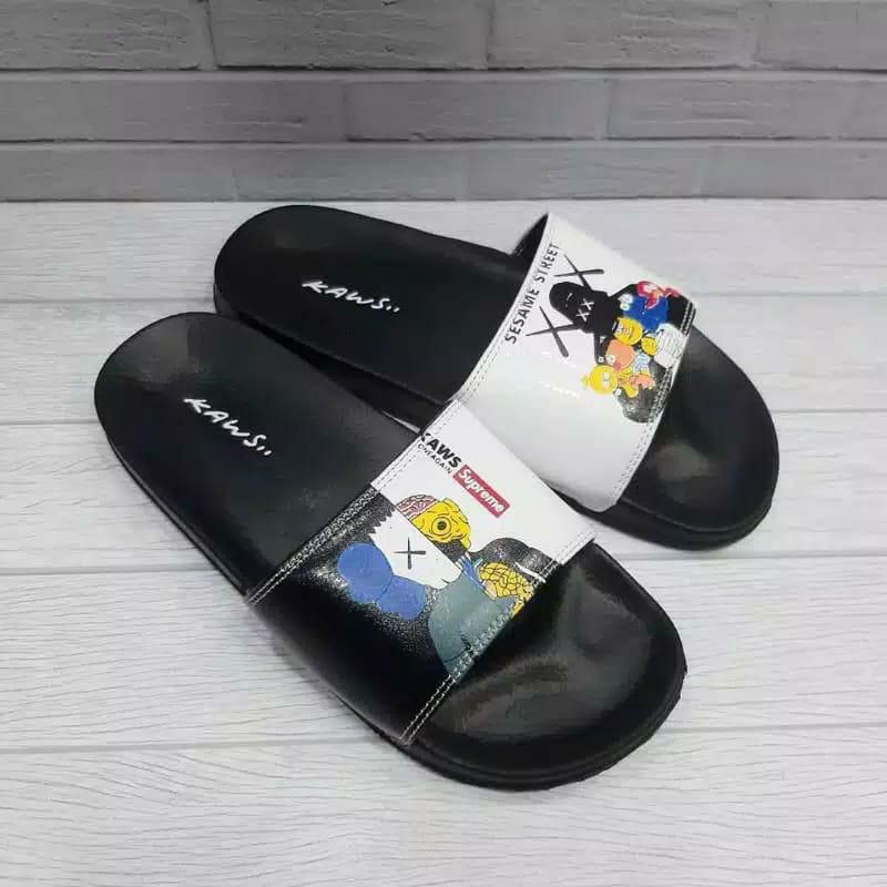 Sandal Kaws SUPREME