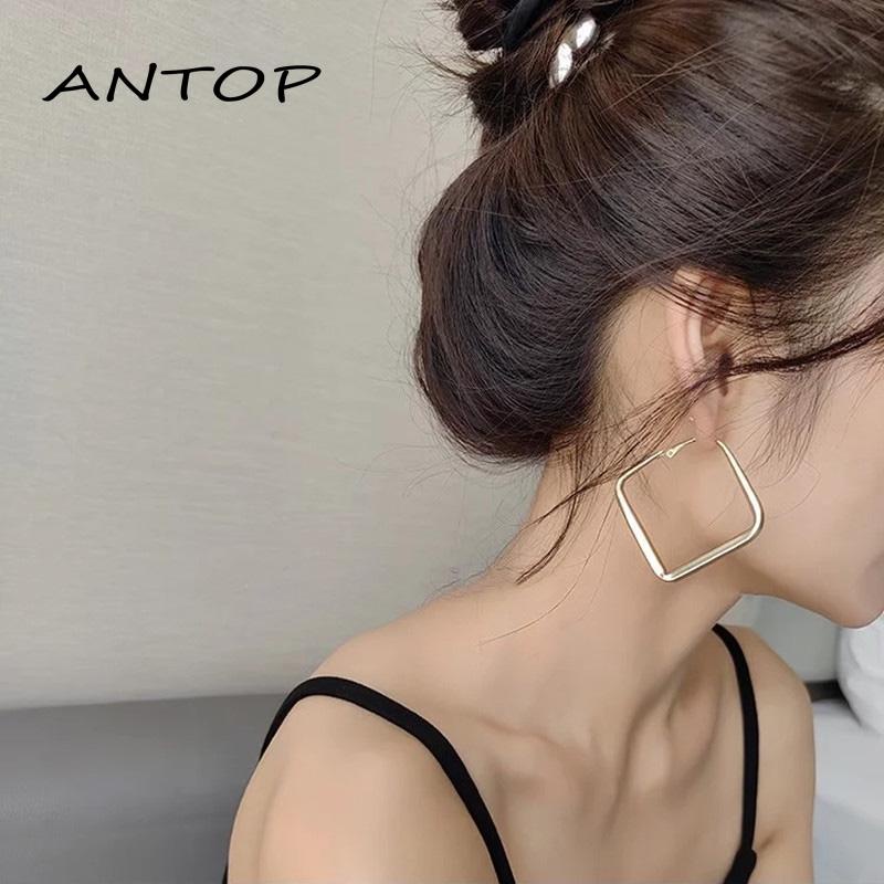 Anting Tusuk Gantung Temperament Desain Persegi Gaya Retrosimple Untuk Wanita