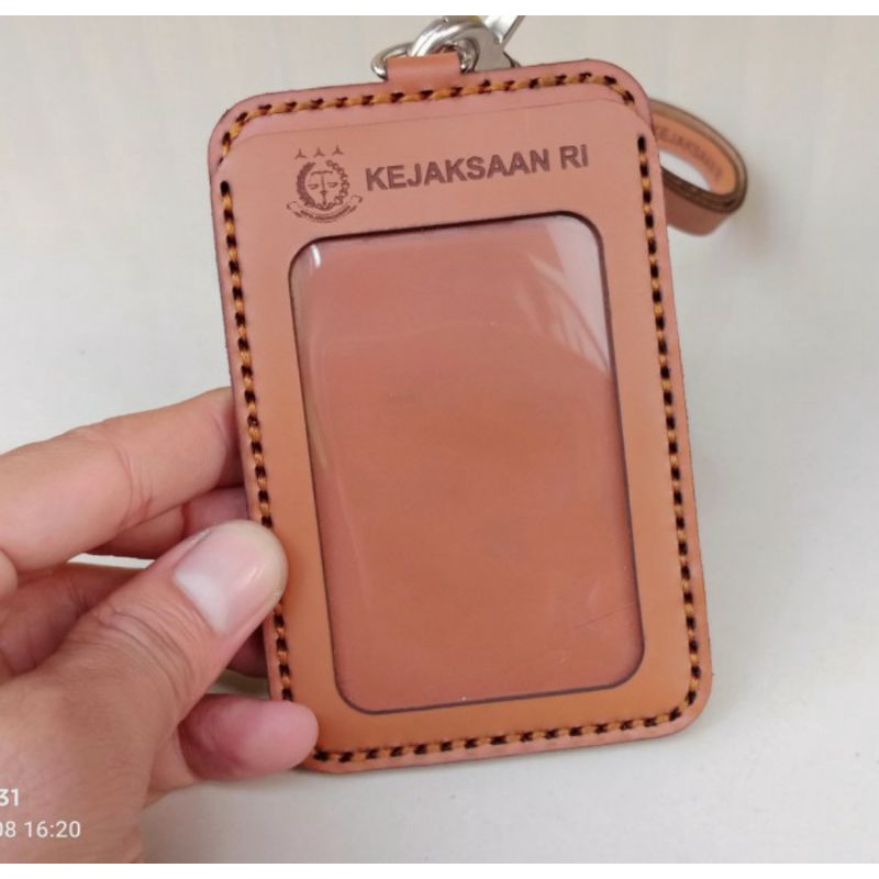 

Kalung Id Card Logo Kejaksaan Kulit Asli Warna Cokelat