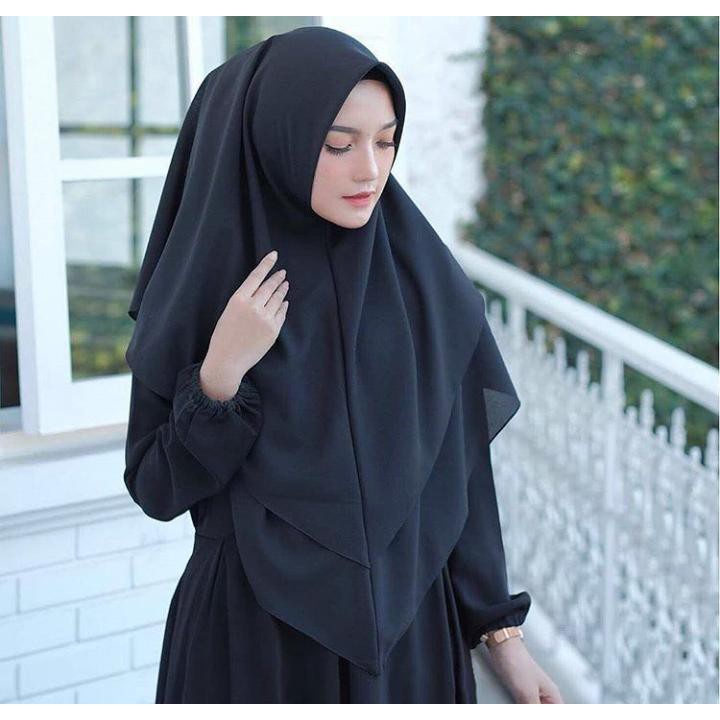Fashion Muslim adeva segitiga //  1 kg = 16 pc // jilbab instan segi 3 polycotton/doubel hycon /-ADEVA  Hitam