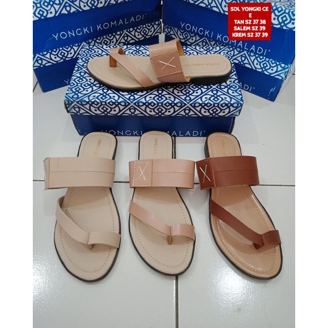 SANDAL JEPIT WANITA YONGKI KOMALADI BRANDED MATAHARI KSKS992