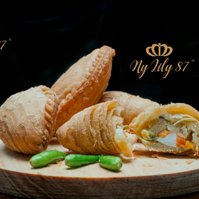 

Healthy Pastel Croissant (Kulit Renyah) Tanpa Pengawet & MSG Per Box Isi 5 Pcs