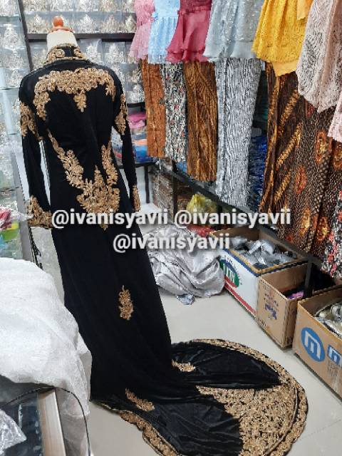 Kebaya bludru pengantin Putri kombinasi payet gold