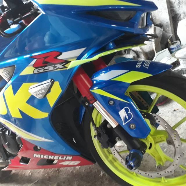 spakbor depan gsx R150 dan gsx S