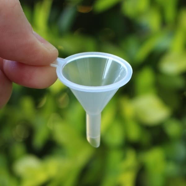 Corong Mini Plastik Transparan Untuk Botol Parfum Minyak wangi FUNNEL OIL ESSENTIAL KOSMETIK HAND SANITIZER BOTOL PLASTIK