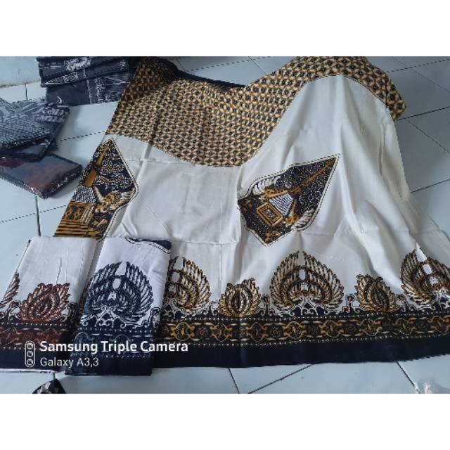 Sarung batik gunungan / sarung batik gus azmi