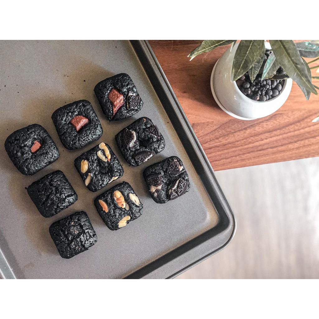 

Black Brownies with variant filling