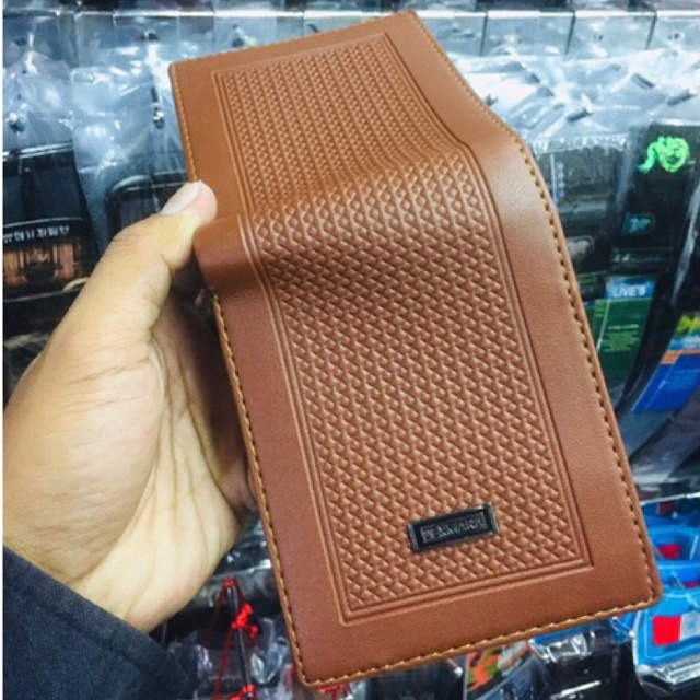 Anton Hilmanto X Dexmara dompet lipat dua bahan kulit sintetis lokal motif embos full logo #dompet #dompetlipat #dompetlokal #dompetpria #dompetcowok