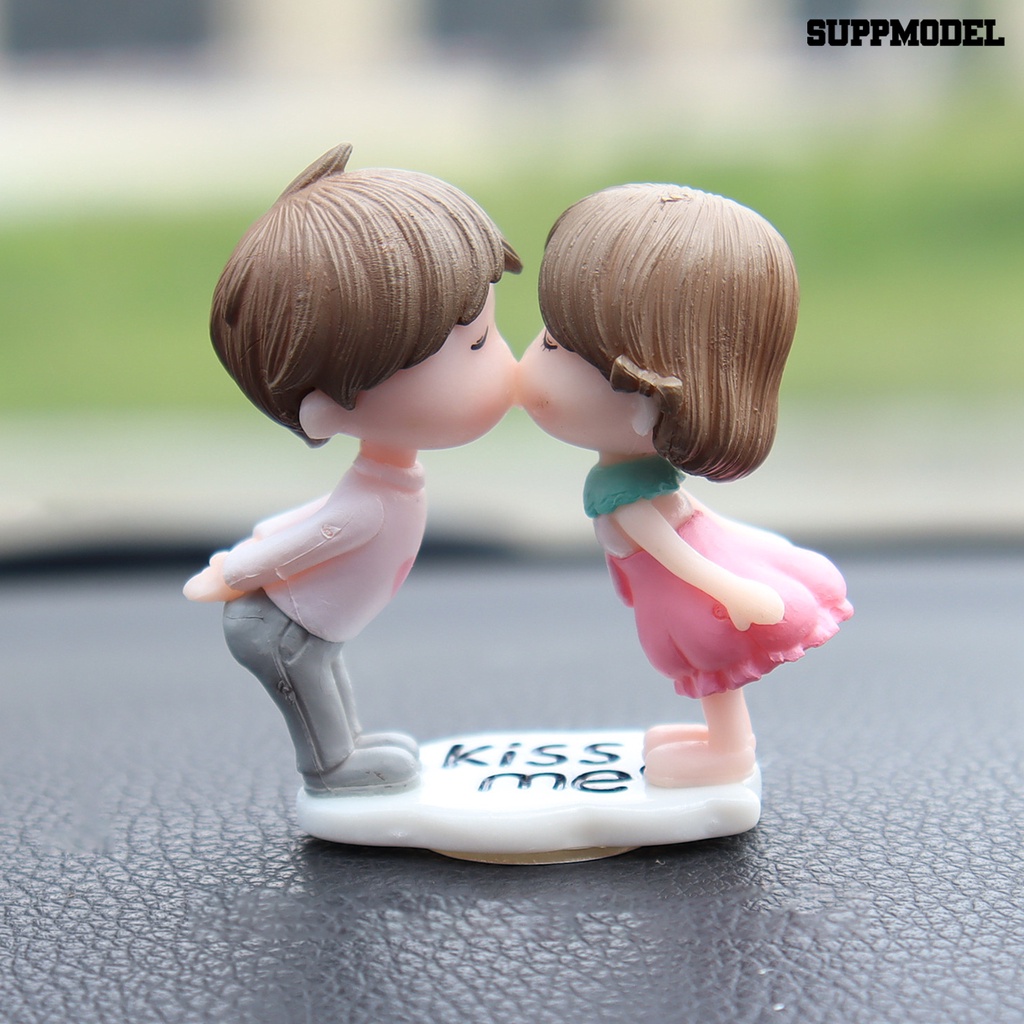 Miniatur Pasangan Berciuman Untuk Dekorasi Mobil