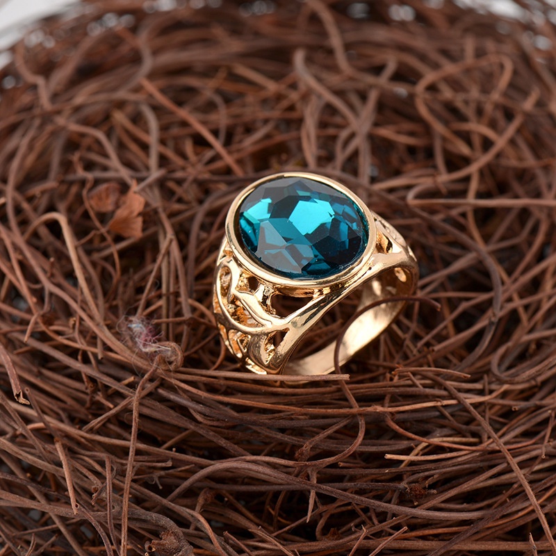 Cincin Sapphire Opal Oval Oversized Warna Emas Untuk Wanita