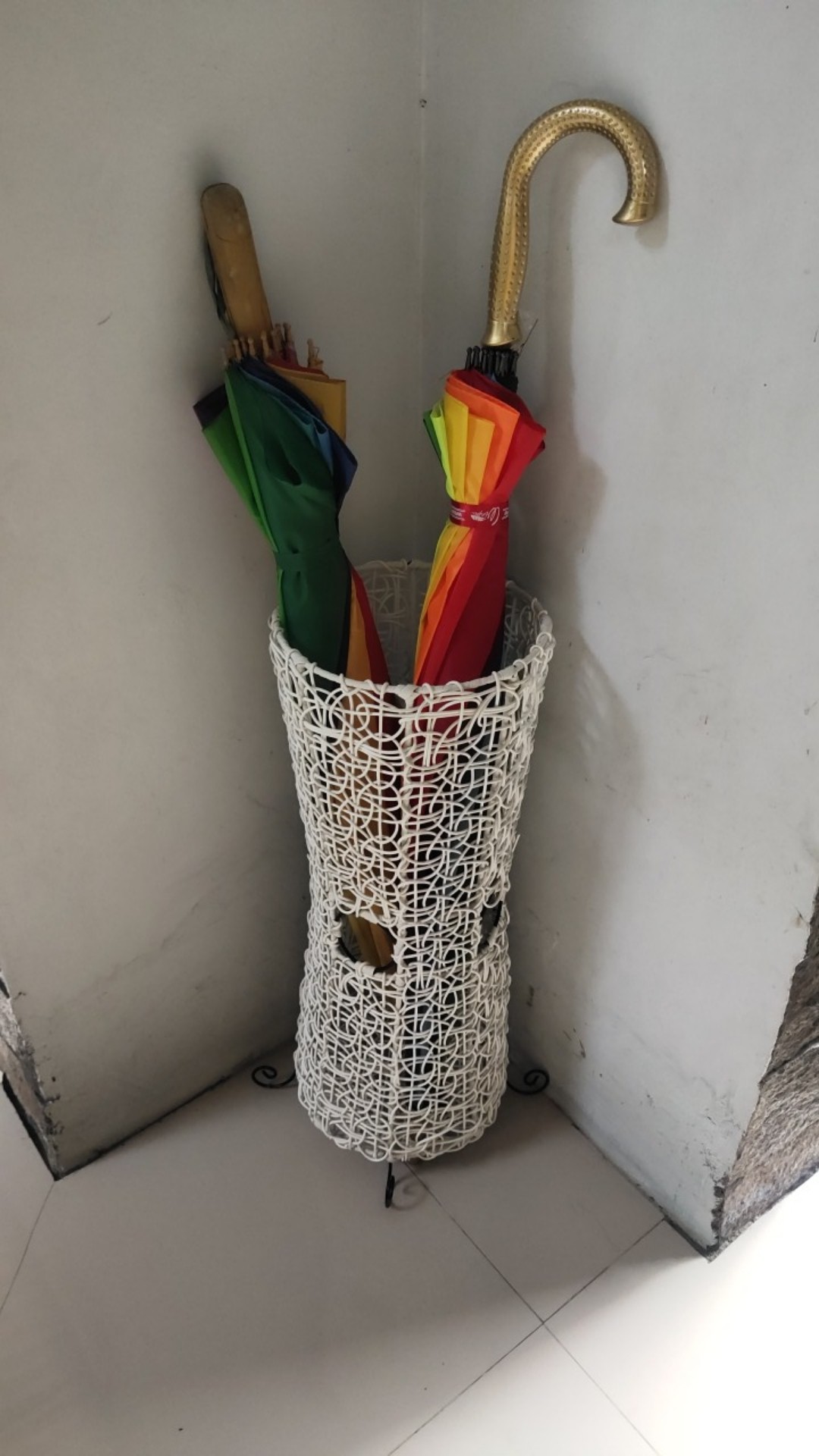 Tempat Payung Rotan Sintetis Brekele Minimalis