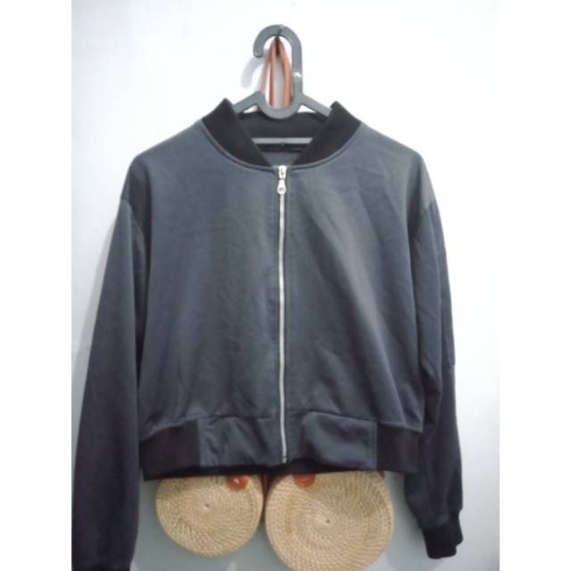 Preloved bomber crop jacket.