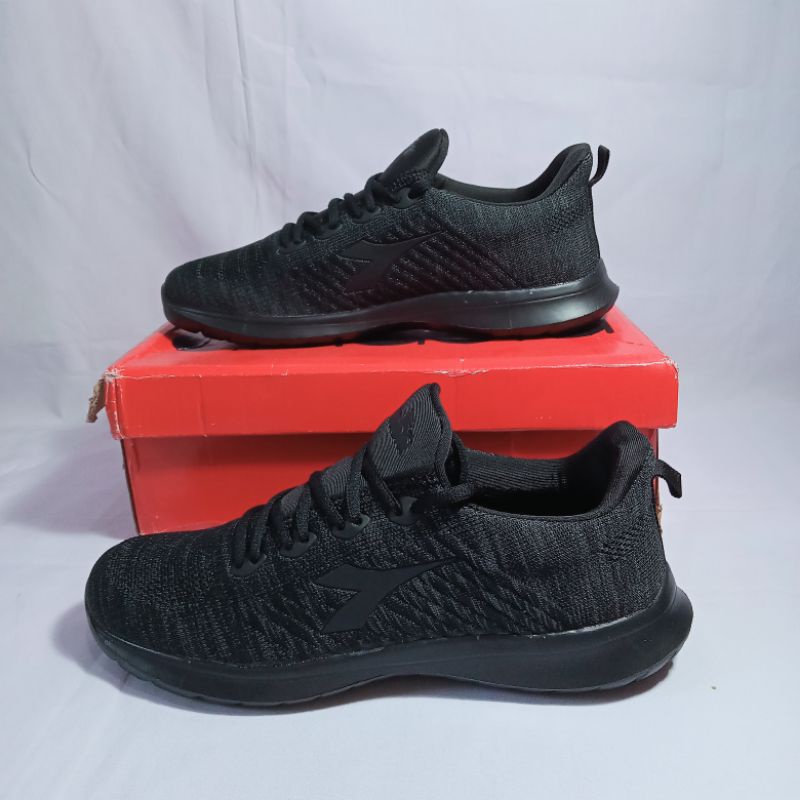Diadora clay full black sepatu pria original SEPATU HITAM SEPATU SEKOLAH SEPATU LARI