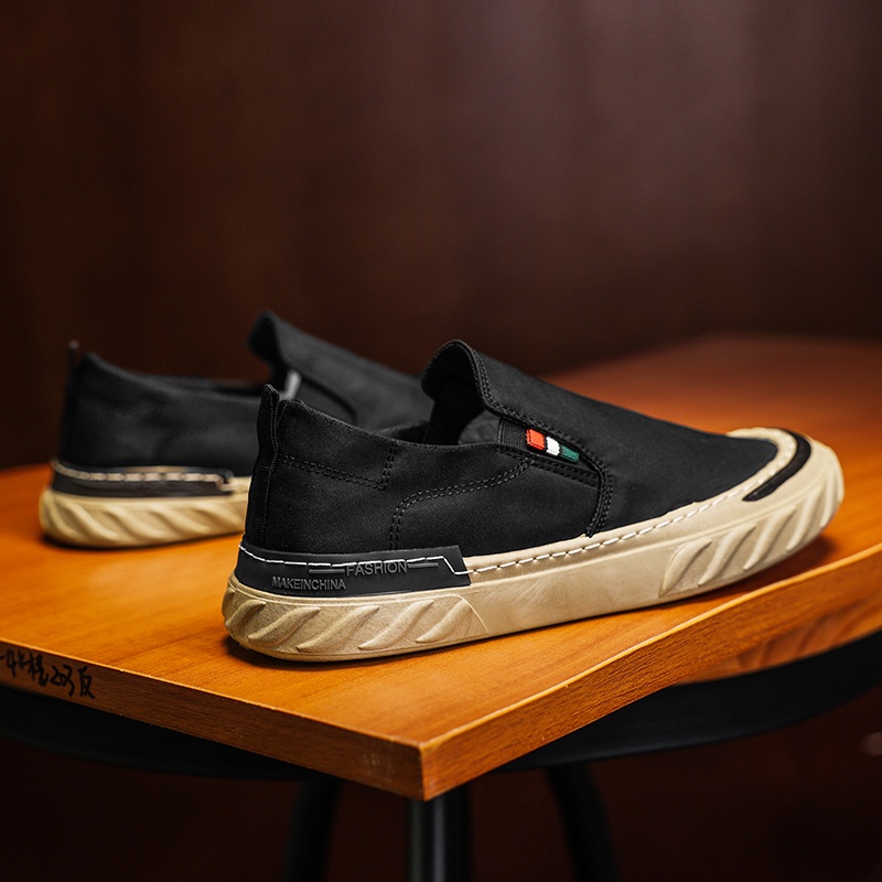 HIGHLAND Sepatu Pria Slip On Hitam Outdoor Sepatu Sekolah Kerja Trendy Cowok Kasual MC119