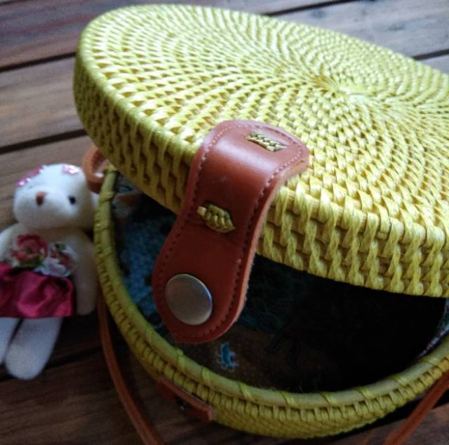 TAS RATTAN POLOS WARNA ORIGINAL BALI DIAMETER 20CM (KUNING)