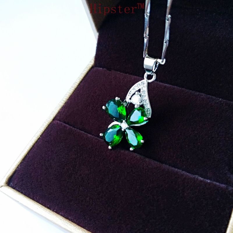 New Emerald Four-Leaf Clover Pendant Fashion Simple Clavicle Chain