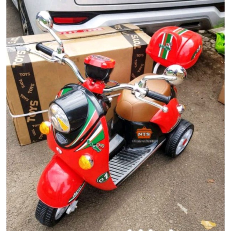 Motor Aki Anak Scoopy Besar Bisa Dinaiki Di Duduki Charger Adaptor Bisa Berjalan Sendiri Musik Lampu
