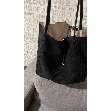 Preloved H&M Tote Bag Velvet Black ORIGINAL Beli di store kondisi 80%  Idr: 50.000