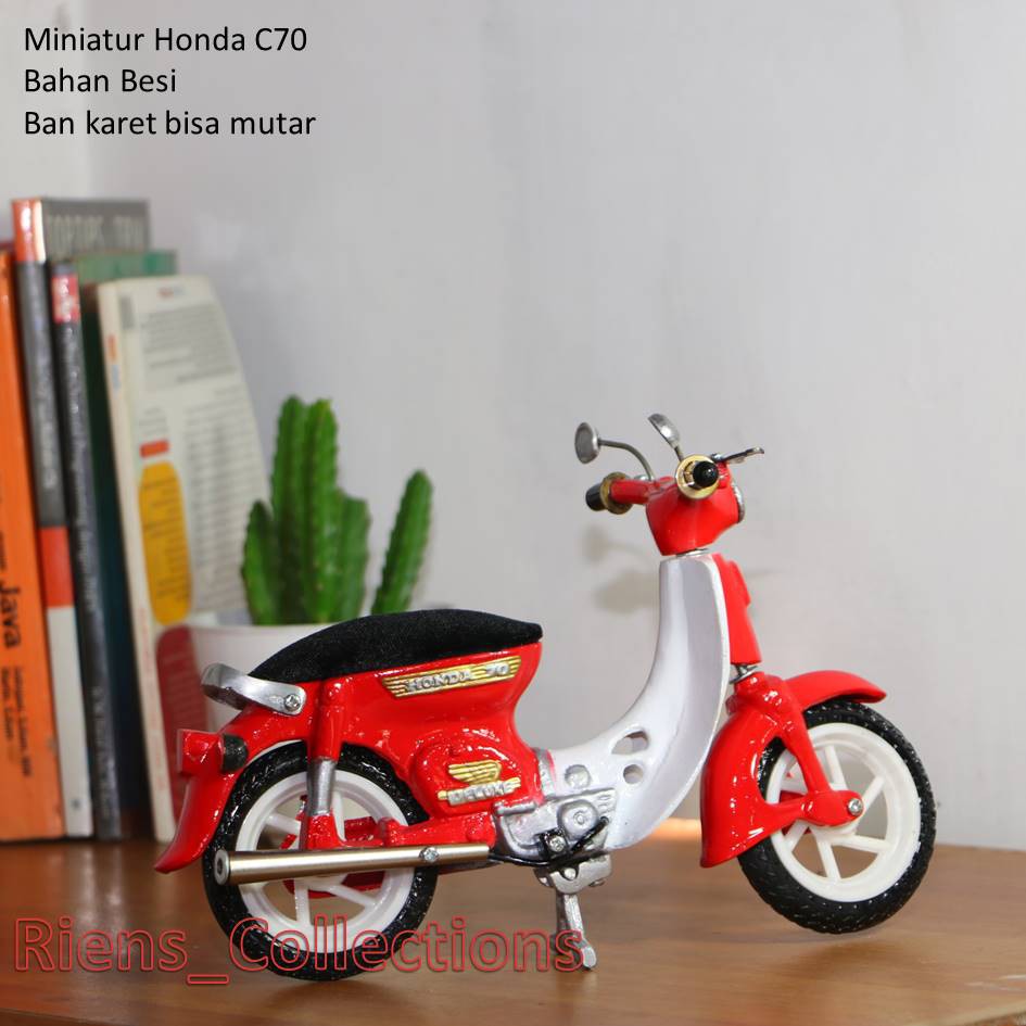 SOUVENIR UNIK. MINIATUR DIECAST MOTOR HONDA C70 / PITUNG BAHAN BESI. OLEH OLEH JOGJA