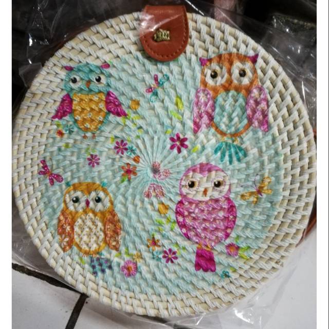 Tas rotan motif burung hantu