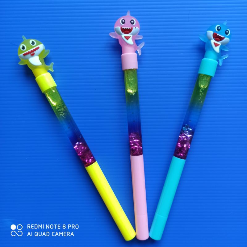 

Pulpen gel air gliter karakter baby shark