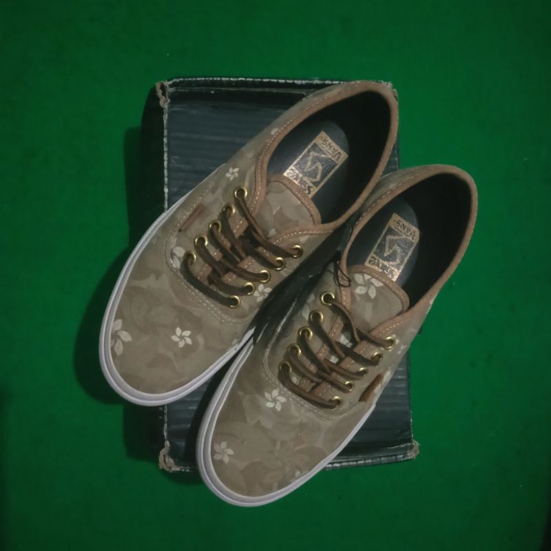 Vans Authentic Syndicate x 8Five2