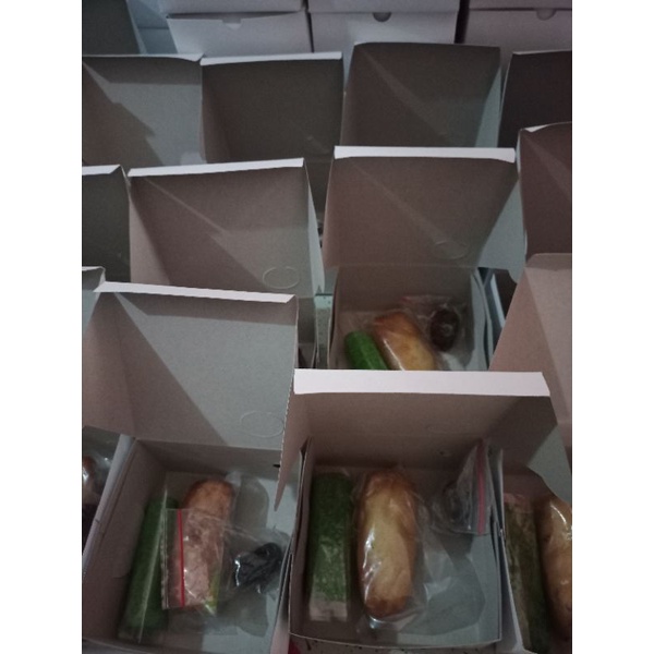 

SNACK BOX ISI 2 PAKET HEMAT