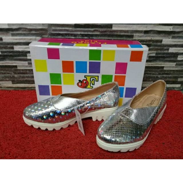 Sepatu fladeo kids